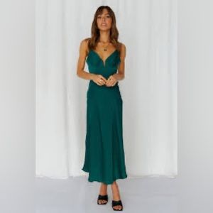 No Missing Kisses Midi Dress Forest Green